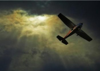 Keniyada şəxsi təyyarənin yaşayış məntəqəsinin üzərinə düşməsi nəticəsində iki nəfər ölüb