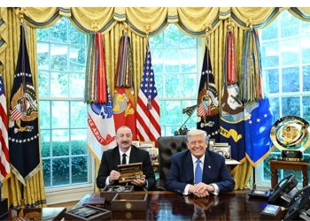 Tramp İlham Əliyevə bunu hədiyyə etdi – Fotolar