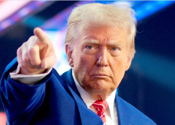 Trampdan SƏRT REAKSİYA: “Əgər istefa verməzsə…” – FOTO