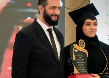 Suriya Prezidenti Əş-Şara diplomu həyat yoldaşına özü təqdim etdi