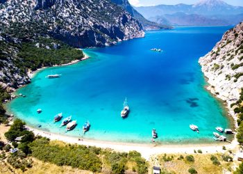 Sentyabr günəşinin isti nəfəsi Türkiyənin möhtəşəm sahillərində