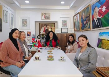 “Zamanın Ziyalısı” sərgisi müəllimlərə həsr olundu – FOTO