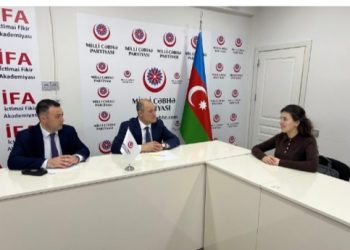 Deputat Razı Nurullayev MCP-nin qərargahında göruş keçirib