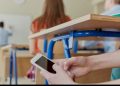 Ukraynada məktəbdə telefon qadağası tətbiq edir