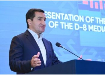 Hikmət Hacıyev:”Bəzi instututlar bəzən dezinformasiyanın yayılmasında fəal iştirak edirlər”