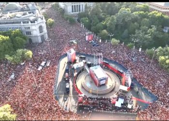 İspaniyada Çempionlari milyonlarla insan qarşıladı -Video
