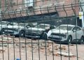 İKağıthanedə divar uçdu: 0 kilometrlik avtomobilə ziyan dəydi