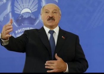 Lukaşenko belarusları kəndlərdə daxma almağa çağırır
