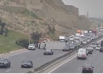 Qaradağ rayonu ərazisində dairəvi yolda yol-nəqliyyat hadisəsi baş verib, sıxlıq yaranib