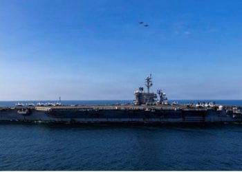 USS Lincoln Yaxın Şərqdəki uzun missiyasından sonra ABŞ-a qayıdır