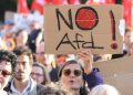 Almaniyada AfD-nin tarixi seçki qələbəsindən sonra kütləvi etirazlar başlayıb