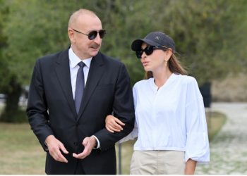 Prezident İlham Əliyev xanımı Mehriban Əliyeva ilə ziyarətgahda olublar Fotolar