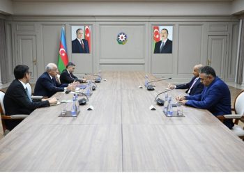 Baş Nazir Əli Əsədov Beynəlxalq Üzgüçülük Federasiyasının prezidenti ilə görüşdü