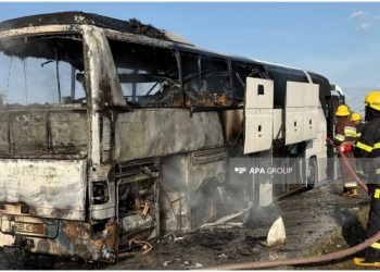 Bakı-Qazax yolunda sərnişin avtobusu yanaraq yararsız-hala düşüb Fotolar