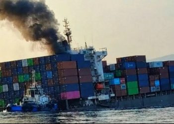 Strateji marşrutda fəlakət: Hörmüz boğazında 2500 konteyneri olan konteyner gəmisi batıb